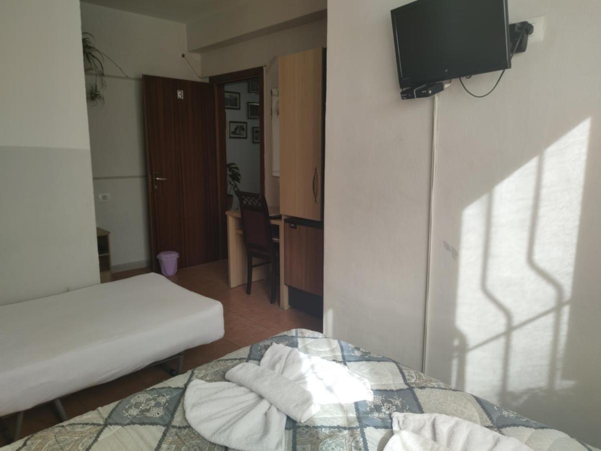 Guest House De Rada Tirana Exterior photo